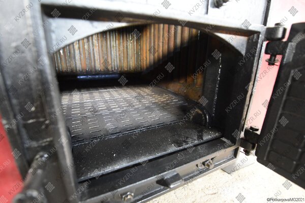 Колосниковая топка котла на дровах КВД-0.47 МВт